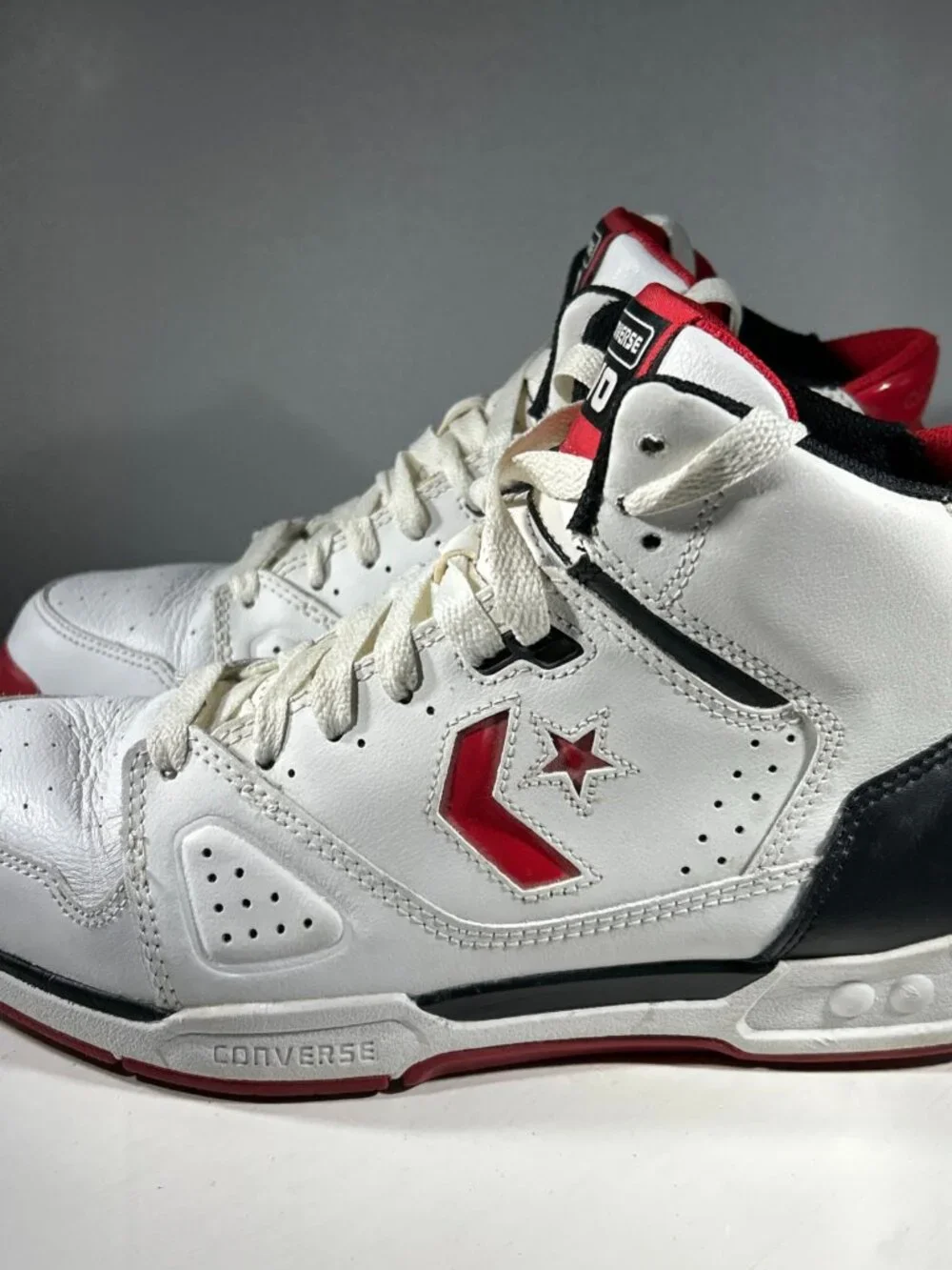 Converse Evo Mens Basketball Shoes Size 10 White Red Leather Sneakers Star Mid